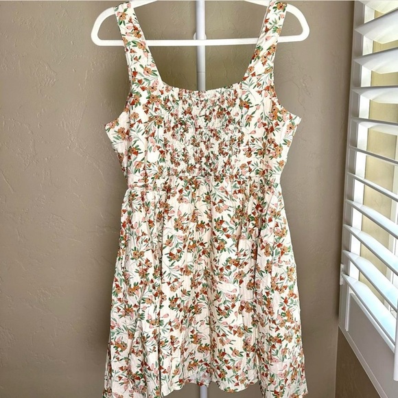 Sadie & Sage Sleeveless Floral Mini Dress Size Medium in Cream - Picture 4 of 8